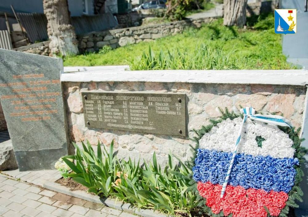 В Севастополе продолжается благоустройство памятных мест В Севастополе продолжается благоустройство памятных мест