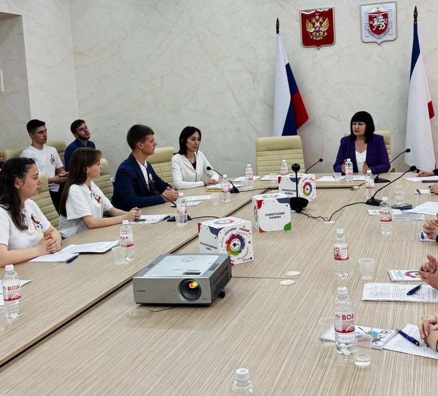 Валентина Лаврик: Вчера состоялась важная и вдохновляющая встреча с муниципальными президентами ученического самоуправления Республики Крым Валентина Лаврик: Вчера состоялась важная и вдохновляющая встреча с муниципальными президентами ученического самоуправления Республики Крым