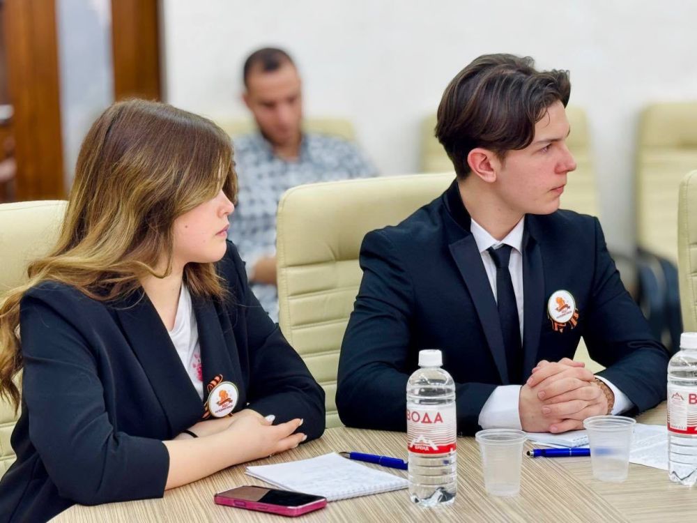 Валентина Лаврик: Вчера состоялась важная и вдохновляющая встреча с муниципальными президентами ученического самоуправления Республики Крым Валентина Лаврик: Вчера состоялась важная и вдохновляющая встреча с муниципальными президентами ученического самоуправления Республики Крым