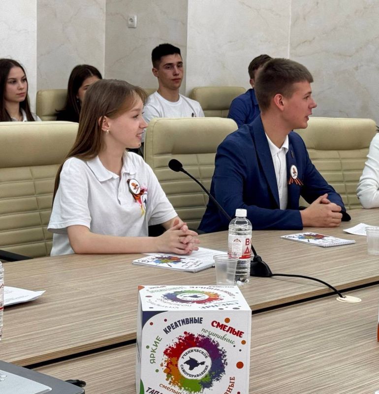 Валентина Лаврик: Вчера состоялась важная и вдохновляющая встреча с муниципальными президентами ученического самоуправления Республики Крым Валентина Лаврик: Вчера состоялась важная и вдохновляющая встреча с муниципальными президентами ученического самоуправления Республики Крым