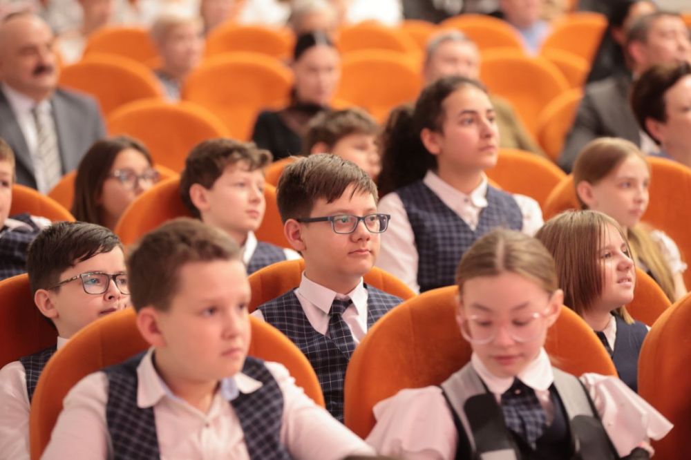 Владимир Константинов: Симферопольскому лицею Крымской весны — 5 лет! Владимир Константинов: Симферопольскому лицею Крымской весны — 5 лет!