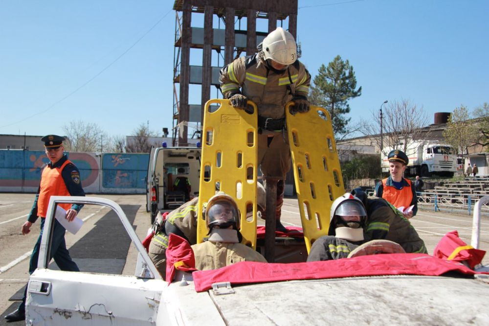 Определена лучшая команда МЧС России по проведению аварийно-спасательных работ при ликвидации чрезвычайных ситуаций на автомобильном транспорте Определена лучшая команда МЧС России по проведению аварийно-спасательных работ при ликвидации чрезвычайных ситуаций на автомобильном транспорте