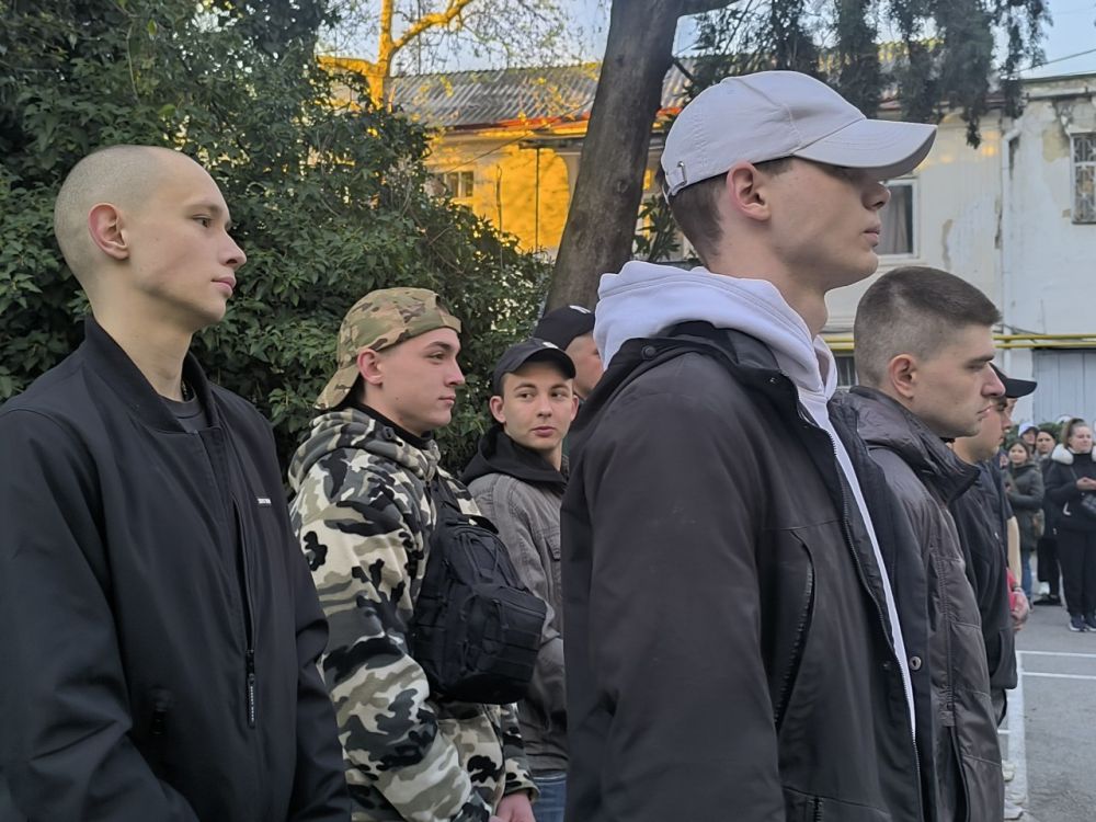 30 ялтинцев пополнили ряды Вооружённых сил РФ 30 ялтинцев пополнили ряды Вооружённых сил РФ