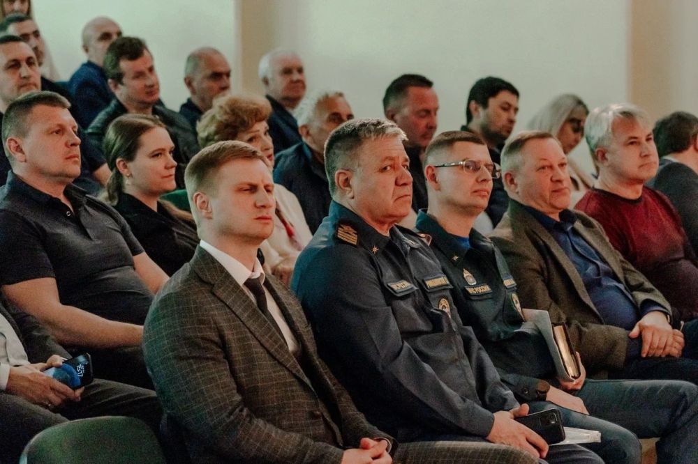 Сергей Ганзий: Сегодня провели рабочие совещания по подготовке к сезону в регионах Западного берега Крыма в Евпатории и Черноморском районе, осмотрели пляжи, готовящиеся к приему туристов Сергей Ганзий: Сегодня провели рабочие совещания по подготовке к сезону в регионах Западного берега Крыма в Евпатории и Черноморском районе, осмотрели пляжи, готовящиеся к приему туристов