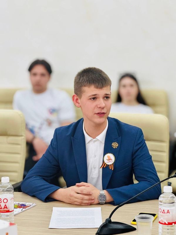 Валентина Лаврик: Вчера состоялась важная и вдохновляющая встреча с муниципальными президентами ученического самоуправления Республики Крым Валентина Лаврик: Вчера состоялась важная и вдохновляющая встреча с муниципальными президентами ученического самоуправления Республики Крым