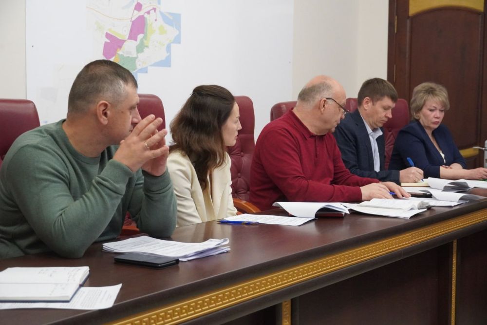 Глава администрации Керчи Олег Каторгин провел аппаратное совещание со своими заместителями и руководителями структурных подразделений Глава администрации Керчи Олег Каторгин провел аппаратное совещание со своими заместителями и руководителями структурных подразделений