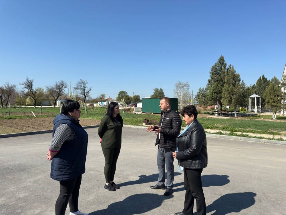 Антон Кравец: Сегодня в ходе рабочего выезда в с.Садовое встретился с председателями Советов многоквартирных домов по ул.Генова