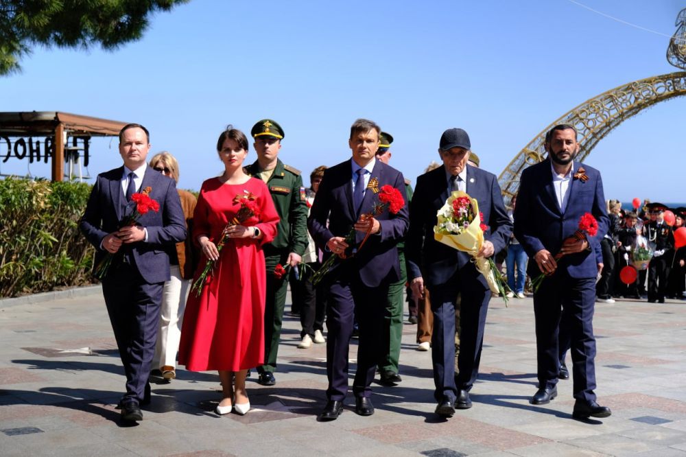 Ялта встретила освободителей Ялта встретила освободителей