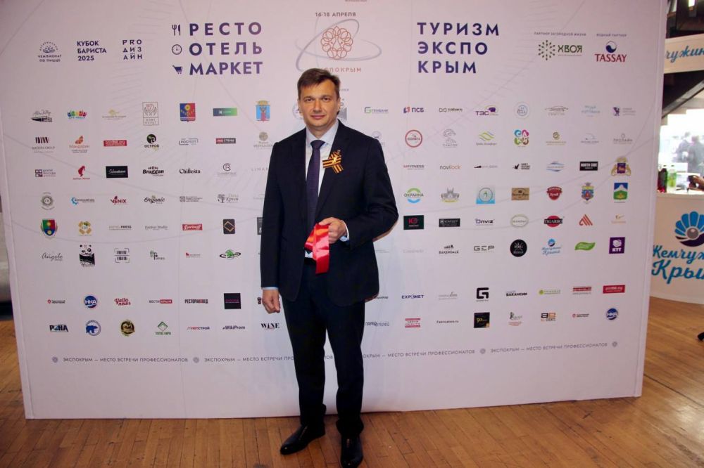 Константин Шимановский: Приветствовал участников форума-выставки индустрии гостеприимства «ТуризмЭкспоКрым», которая проходит с 16 по 18 апреля в зале «Хрустальный» отеля «Ялта-Интурист» Константин Шимановский: Приветствовал участников форума-выставки индустрии гостеприимства «ТуризмЭкспоКрым», которая проходит с 16 по 18 апреля в зале «Хрустальный» отеля «Ялта-Интурист»