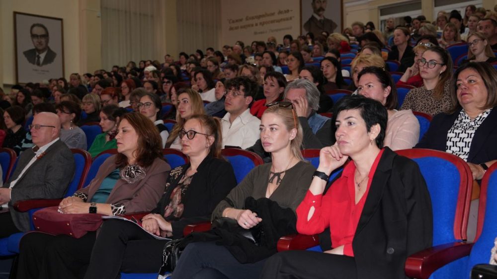 Елена Романовская: В Симферополе на базе Крымского инженерно-педагогического университета имени Февзи Якубова начал работу первый Республиканский съезд психологов Елена Романовская: В Симферополе на базе Крымского инженерно-педагогического университета имени Февзи Якубова начал работу первый Республиканский съезд психологов