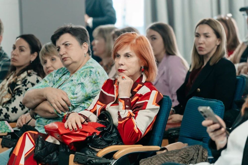 В рамках отраслевого форума-выставки «ТуризмЭкспоКрым» депутат Государственной Думы заместитель Председателя Комитета Государственной Думы по туризму и развитию туристической инфраструктуры Татьяна Лобач и министр курортов и... В рамках отраслевого форума-выставки «ТуризмЭкспоКрым» депутат Государственной Думы заместитель Председателя Комитета Государственной Думы по туризму и развитию туристической инфраструктуры Татьяна Лобач и министр курортов и...