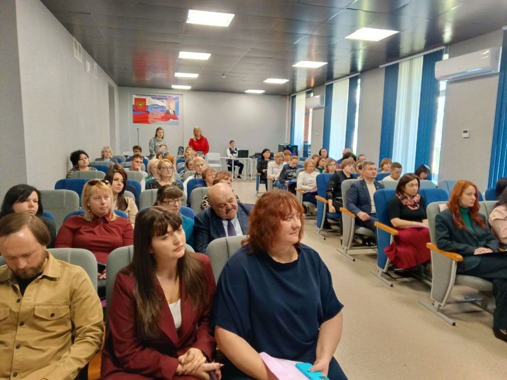 Валентина Лаврик: На базе Крымской гимназии-интерната для одаренных детей прошел республиканский семинар «Реализация проекта «Аграрный класс» Валентина Лаврик: На базе Крымской гимназии-интерната для одаренных детей прошел республиканский семинар «Реализация проекта «Аграрный класс»