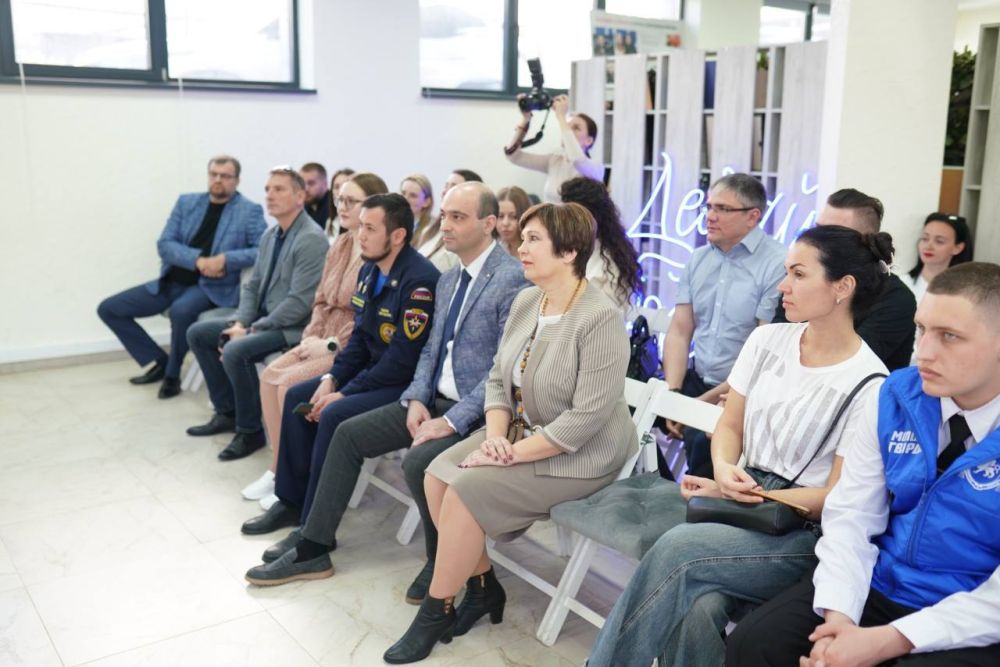 Крым с рабочим визитом посетил статс-секретарь — заместитель руководителя Федерального агентства по делам молодежи Денис Аширов Крым с рабочим визитом посетил статс-секретарь — заместитель руководителя Федерального агентства по делам молодежи Денис Аширов