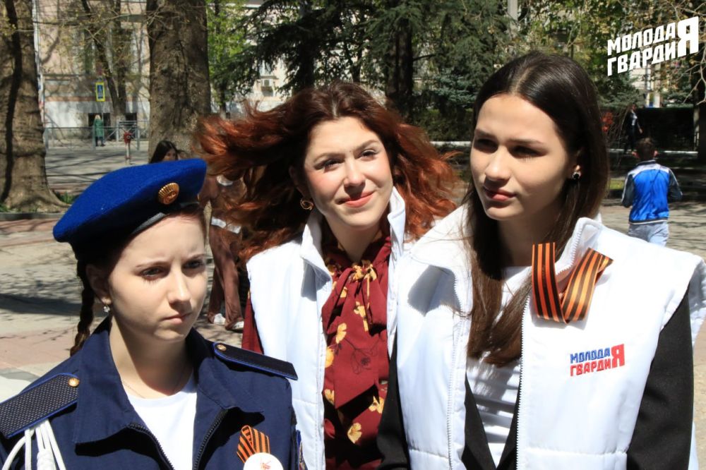 Активисты «Молодой Гвардии» Республики Крым приняли участие в открытии фотовыставки, посвященной акции «Диктант Победы» Активисты «Молодой Гвардии» Республики Крым приняли участие в открытии фотовыставки, посвященной акции «Диктант Победы»