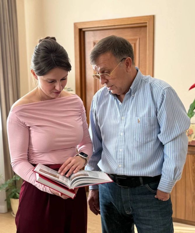 Ольга Шевцова: Провела встречу с Сергеем Бородкиным - президентом Крымского футбольного союза и председателем Республиканской Федерации футбола Крыма Ольга Шевцова: Провела встречу с Сергеем Бородкиным - президентом Крымского футбольного союза и председателем Республиканской Федерации футбола Крыма