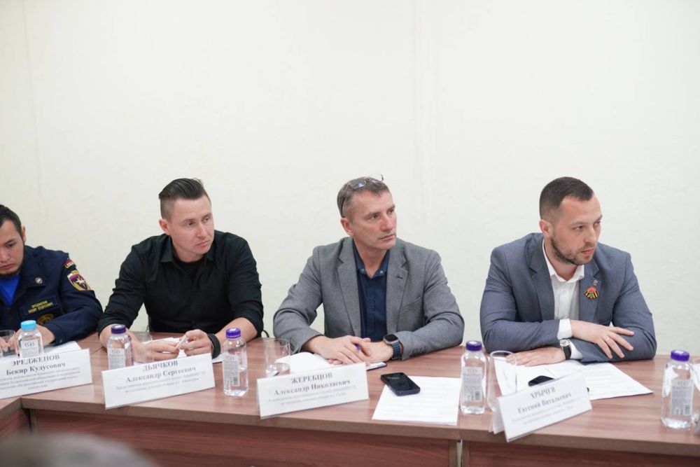 Алексей Зинченко: В Ресурсном центре поддержки добровольчества статс-секретарь - Заместитель руководителя Росмолодёжи Денис Аширов встретился с представителями муниципальных волонтёрских штабов #МЫВМЕСТЕ по устранению... Алексей Зинченко: В Ресурсном центре поддержки добровольчества статс-секретарь - Заместитель руководителя Росмолодёжи Денис Аширов встретился с представителями муниципальных волонтёрских штабов #МЫВМЕСТЕ по устранению...