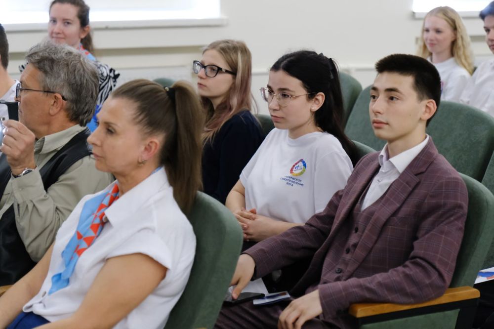 Ялтинские подростки делают первые шаги в профессию! Ялтинские подростки делают первые шаги в профессию!