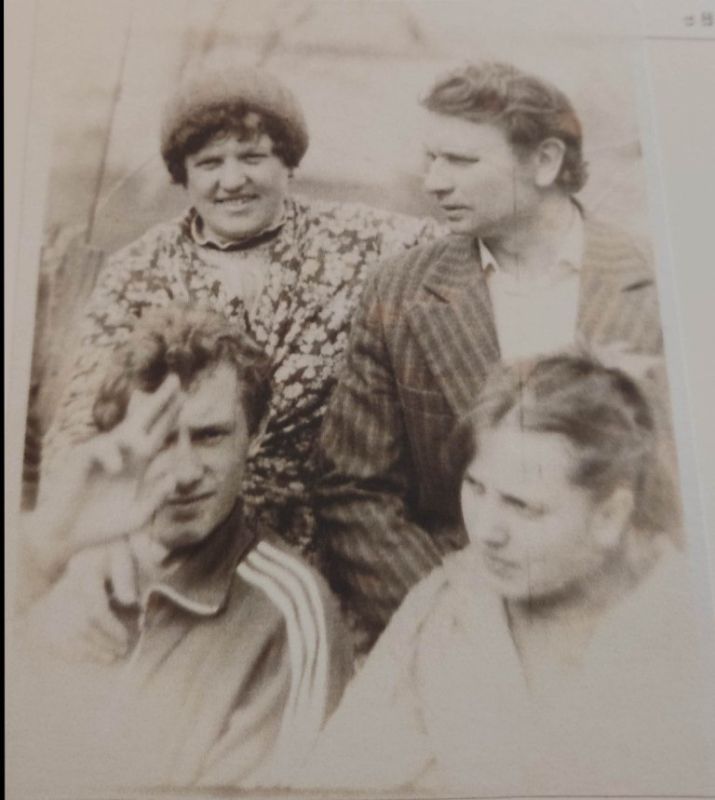 Раздольненский районный отдел ЗАГС также проводил торжественный юбилей супружеской жизни, посвящённый 55-летию брака («изумрудная свадьба») Василия Дмитриевича и Галины Ивановны Костюковых из села Сенокосное Раздольненского...