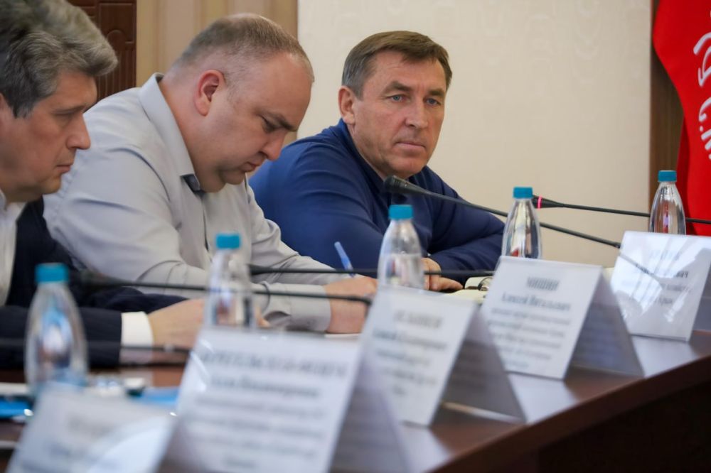 Юрий Гоцанюк: На совещании по актуальным вопросам агропромышленного комплекса региона предметно обсудили проблемы отрасли Юрий Гоцанюк: На совещании по актуальным вопросам агропромышленного комплекса региона предметно обсудили проблемы отрасли