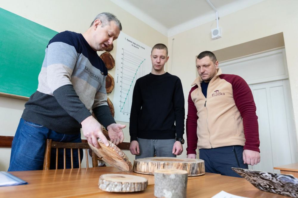 В Крыму обсудили развитие сельского хозяйства и меры поддержки аграриев В Крыму обсудили развитие сельского хозяйства и меры поддержки аграриев