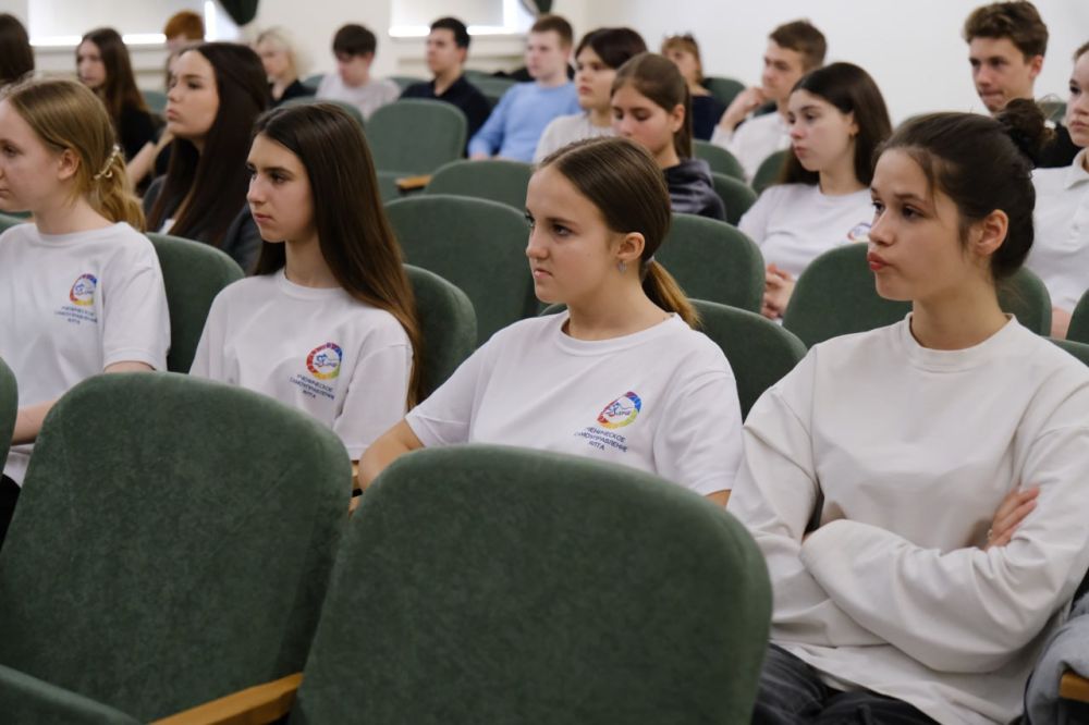 Ялтинские подростки делают первые шаги в профессию! Ялтинские подростки делают первые шаги в профессию!
