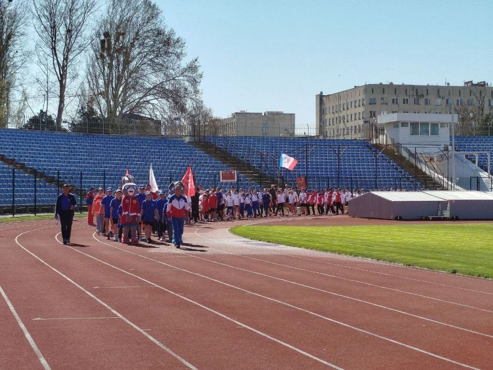 18 апреля в Симферополе на стадионе Центра спортивной подготовки сборных команд Республики Крым состоялась церемония открытия регионального этапа Фестиваля Всероссийского физкультурно-спортивного комплекса "Готов к труду и... 18 апреля в Симферополе на стадионе Центра спортивной подготовки сборных команд Республики Крым состоялась церемония открытия регионального этапа Фестиваля Всероссийского физкультурно-спортивного комплекса "Готов к труду и...