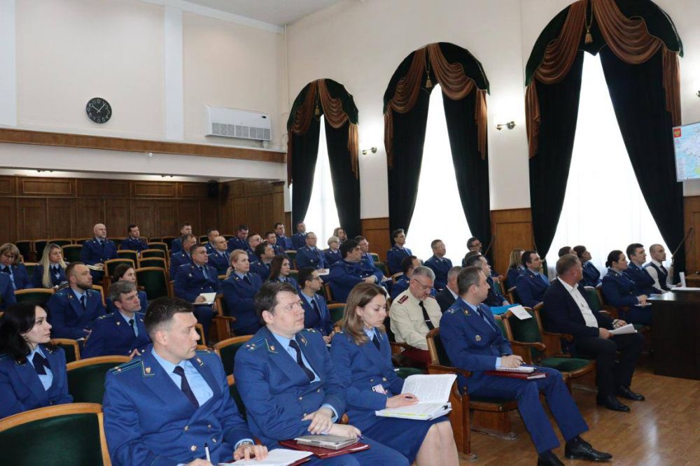Светлана Маслова: Приняла участие в расширенном заседании коллегии прокуратуры республики под председательством прокурора Крыма Олега Камшилова, на которой обсуждена эффективность работы в сфере исполнения законодательства... Светлана Маслова: Приняла участие в расширенном заседании коллегии прокуратуры республики под председательством прокурора Крыма Олега Камшилова, на которой обсуждена эффективность работы в сфере исполнения законодательства...