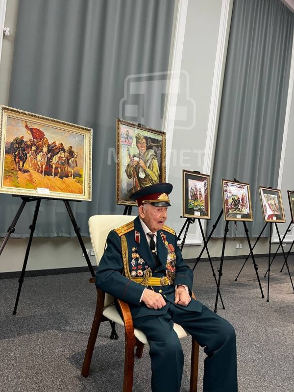 В Совете министров открыли персональную выставку Нинеля Ивановича Солопова, крымского художника и ветерана Великой Отечественной войны В Совете министров открыли персональную выставку Нинеля Ивановича Солопова, крымского художника и ветерана Великой Отечественной войны