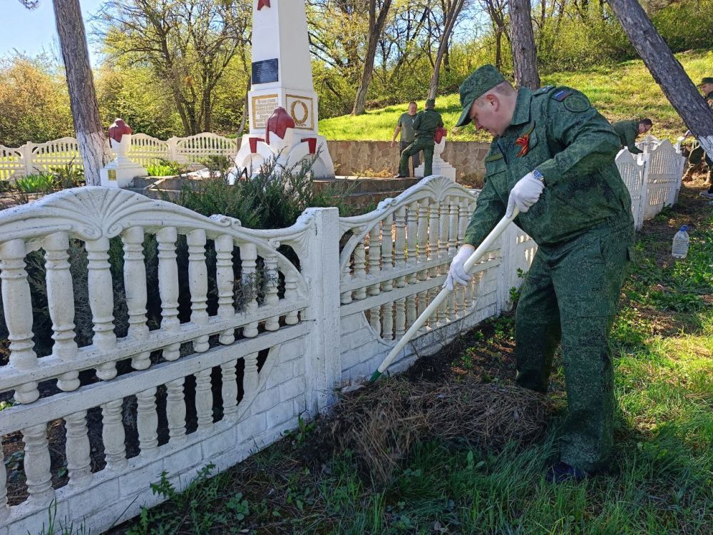 В канун Дня Великой Победы следователи СК благоустроили территорию братской могилы павших партизан в Добровском сельском поселении В канун Дня Великой Победы следователи СК благоустроили территорию братской могилы павших партизан в Добровском сельском поселении