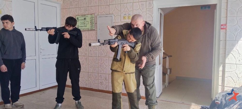 В Республике Крым проходят учебные сборы для десятиклассников по модулю «Огневая подготовка» В Республике Крым проходят учебные сборы для десятиклассников по модулю «Огневая подготовка»