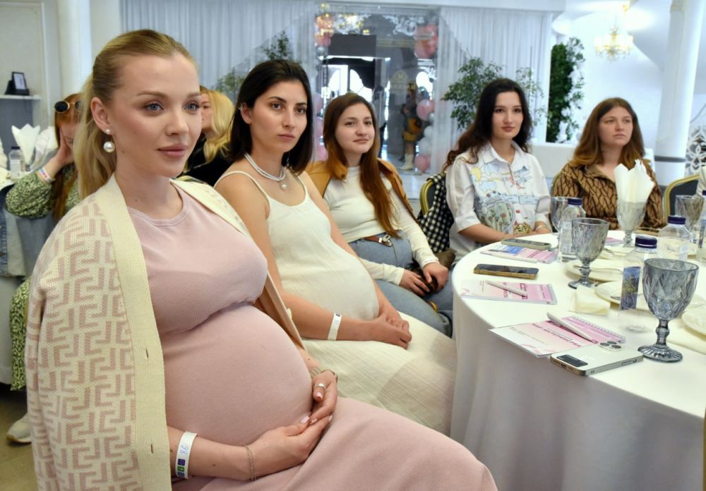 Принял участие в форуме «Семья от А до Я», организованном председателем Общественного совета при Минздраве Крыма, председателем Крымского регионального отделения Союза женщин России Нонной Элгуджевной Бахаревой при... Принял участие в форуме «Семья от А до Я», организованном председателем Общественного совета при Минздраве Крыма, председателем Крымского регионального отделения Союза женщин России Нонной Элгуджевной Бахаревой при...