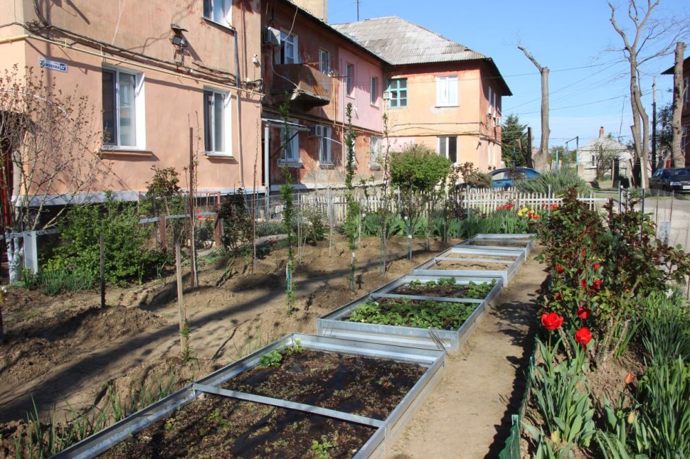 #жкх. По просьбе жителей улицы Комарова заасфальтирован оживленный тротуар, ведущий к ул. Заречной, по которому ежедневно передвигаются сотни людей к остановке и к школе #жкх. По просьбе жителей улицы Комарова заасфальтирован оживленный тротуар, ведущий к ул. Заречной, по которому ежедневно передвигаются сотни людей к остановке и к школе