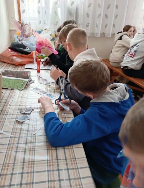В Крыму прошла акция «Праздничные пасхальные открытки нашим героям» В Крыму прошла акция «Праздничные пасхальные открытки нашим героям»