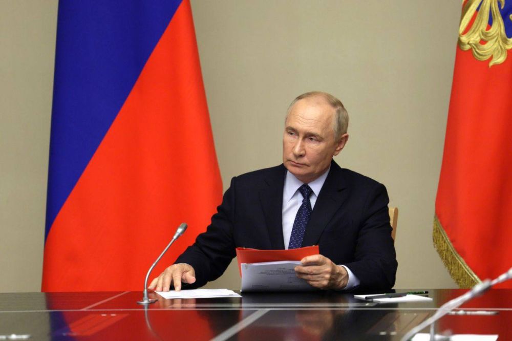 Путин предложил США заморозить по нынешней линии фронта боевые действия, пишет Financial Times со ссылкой на источники