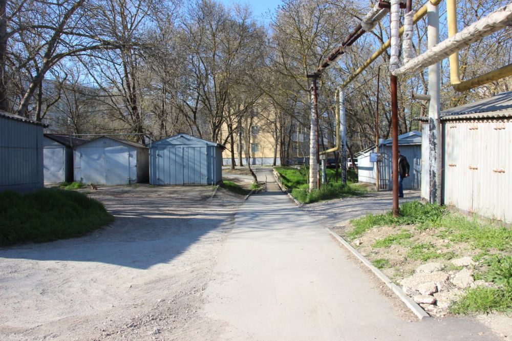#жкх. По просьбе жителей улицы Комарова заасфальтирован оживленный тротуар, ведущий к ул. Заречной, по которому ежедневно передвигаются сотни людей к остановке и к школе #жкх. По просьбе жителей улицы Комарова заасфальтирован оживленный тротуар, ведущий к ул. Заречной, по которому ежедневно передвигаются сотни людей к остановке и к школе