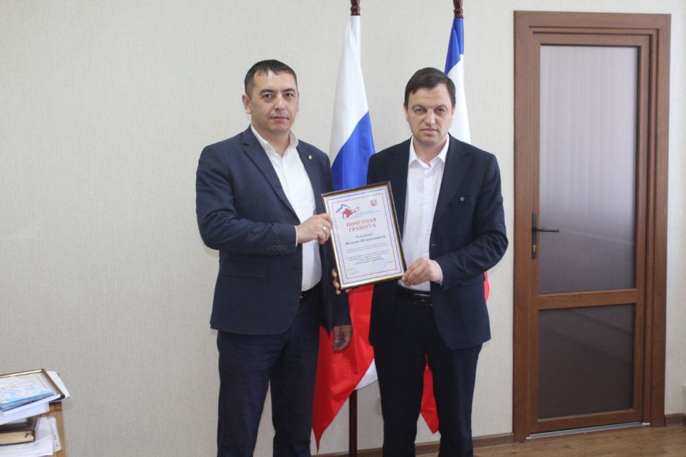 Председатель Госкомнаца Крыма Руслан Якубов провел рабочую встречу с сотрудниками отдела по межнациональным отношениям администрации города Симферополя Председатель Госкомнаца Крыма Руслан Якубов провел рабочую встречу с сотрудниками отдела по межнациональным отношениям администрации города Симферополя
