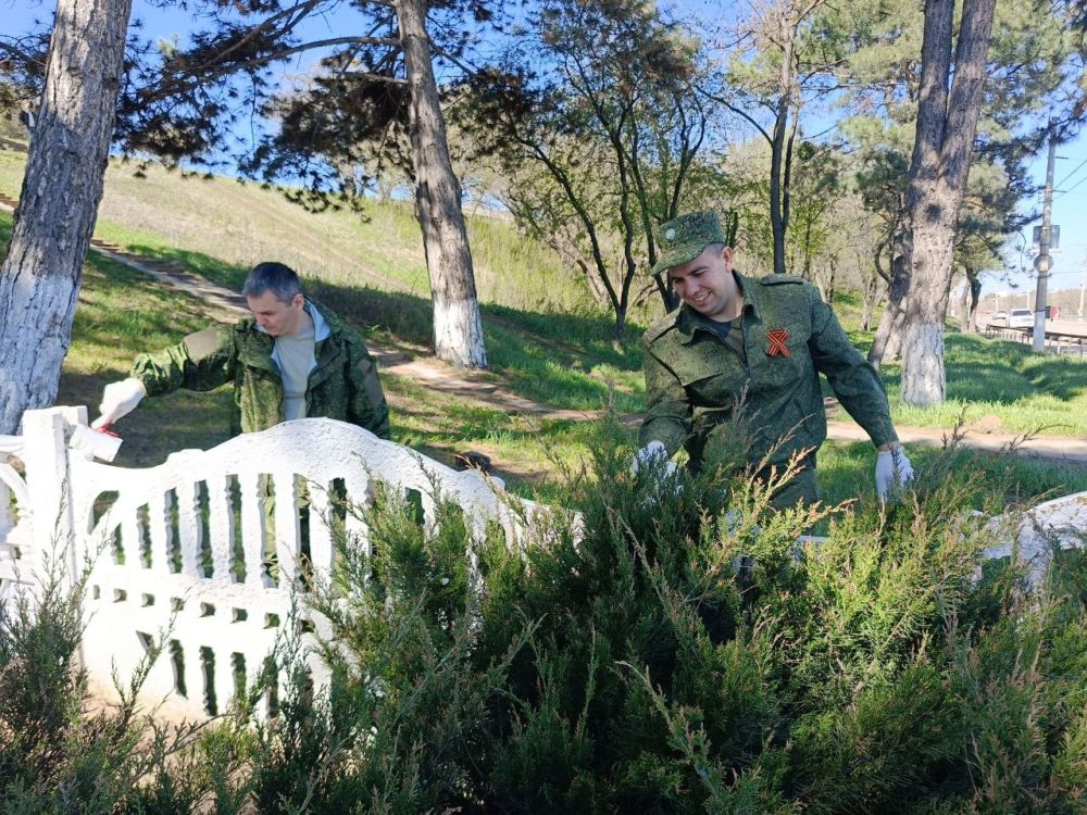 В канун Дня Великой Победы следователи СК благоустроили территорию братской могилы павших партизан в Добровском сельском поселении В канун Дня Великой Победы следователи СК благоустроили территорию братской могилы павших партизан в Добровском сельском поселении