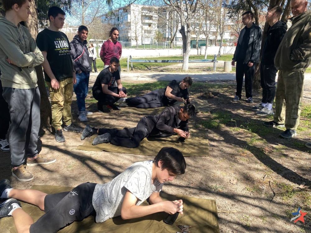 В Республике Крым проходят учебные сборы для десятиклассников по модулю «Огневая подготовка» В Республике Крым проходят учебные сборы для десятиклассников по модулю «Огневая подготовка»