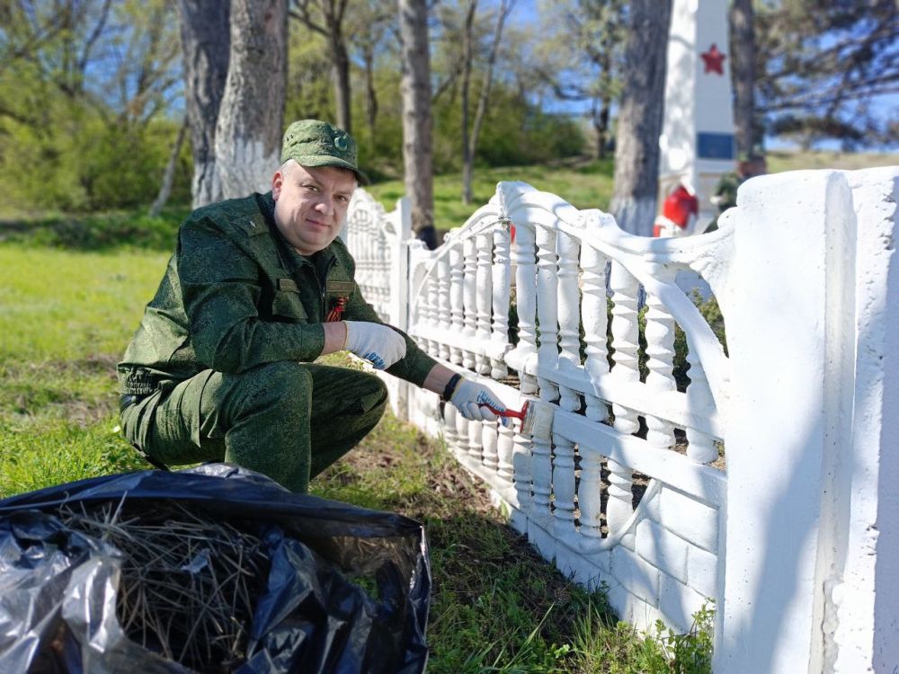 В канун Дня Великой Победы следователи СК благоустроили территорию братской могилы павших партизан в Добровском сельском поселении В канун Дня Великой Победы следователи СК благоустроили территорию братской могилы павших партизан в Добровском сельском поселении