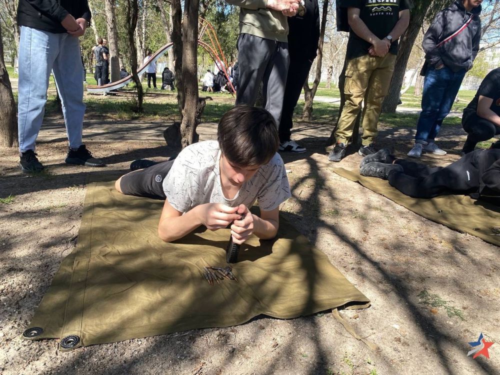 В Республике Крым проходят учебные сборы для десятиклассников по модулю «Огневая подготовка» В Республике Крым проходят учебные сборы для десятиклассников по модулю «Огневая подготовка»