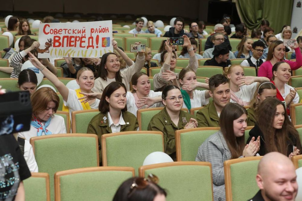 «Работа России. Время возможностей»: ярмарка трудоустройства в Республике Крым «Работа России. Время возможностей»: ярмарка трудоустройства в Республике Крым