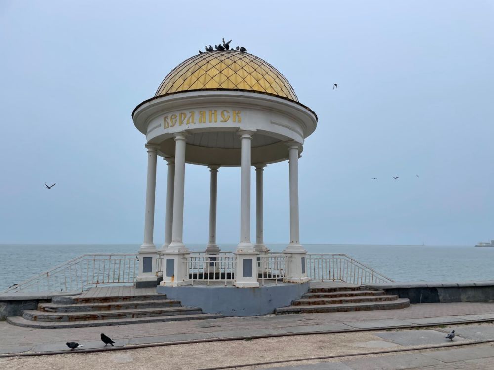 Не проезжайте мимо. Теплое море, песчаные косы, памятники древности и музеи с полотнами известных художников (как в Третьякове или Эрмитаже, только без очередей) - все это, а также черешня, вкусная еда и даже аквапарки... Не проезжайте мимо. Теплое море, песчаные косы, памятники древности и музеи с полотнами известных художников (как в Третьякове или Эрмитаже, только без очередей) - все это, а также черешня, вкусная еда и даже аквапарки...