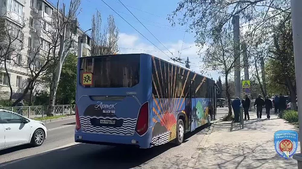 Автобус с детьми попал в аварию в Севастополе