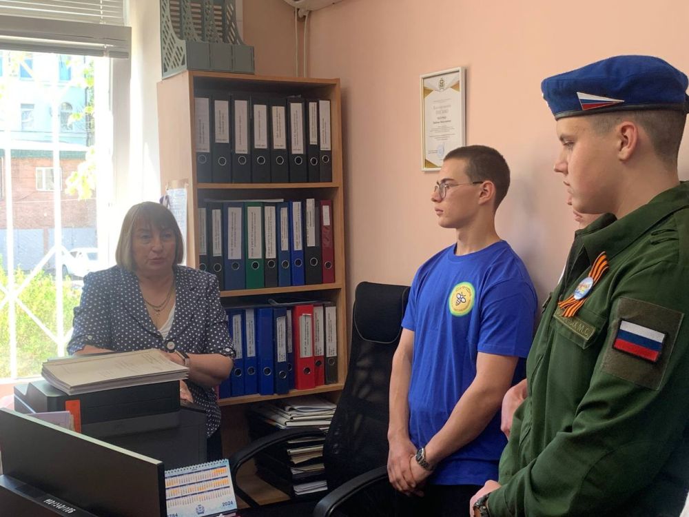 22 апреля в рамках празднования Дня местного самоуправления ученическое самоуправление «СИМФА» посетило администрацию города Симферополя 22 апреля в рамках празднования Дня местного самоуправления ученическое самоуправление «СИМФА» посетило администрацию города Симферополя