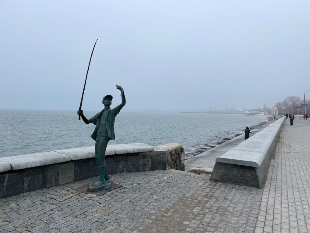 Не проезжайте мимо. Теплое море, песчаные косы, памятники древности и музеи с полотнами известных художников (как в Третьякове или Эрмитаже, только без очередей) - все это, а также черешня, вкусная еда и даже аквапарки... Не проезжайте мимо. Теплое море, песчаные косы, памятники древности и музеи с полотнами известных художников (как в Третьякове или Эрмитаже, только без очередей) - все это, а также черешня, вкусная еда и даже аквапарки...
