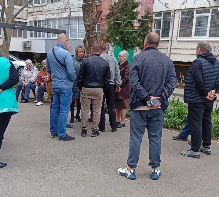 В Керчи проводятся встречи руководства с жителями МКД В Керчи проводятся встречи руководства с жителями МКД