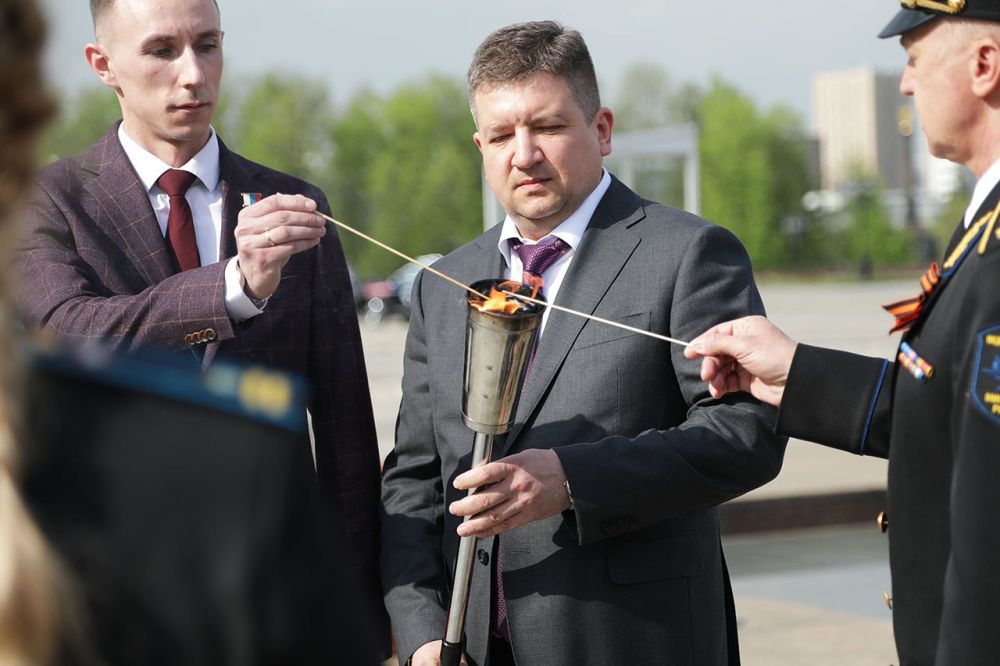 Огонь Победы отправился с Поклонной горы в 12 городов России Огонь Победы отправился с Поклонной горы в 12 городов России