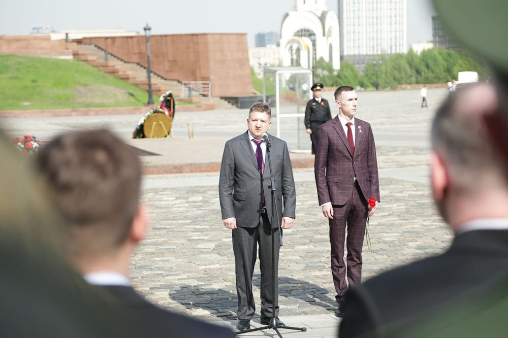 Огонь Победы отправился с Поклонной горы в 12 городов России Огонь Победы отправился с Поклонной горы в 12 городов России