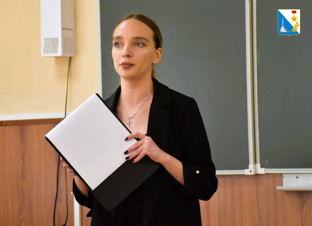 В Севастополе наградили победителя регионального этапа Всероссийского конкурса «Лучший учитель родного языка и родной литературы» В Севастополе наградили победителя регионального этапа Всероссийского конкурса «Лучший учитель родного языка и родной литературы»
