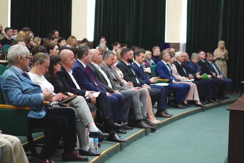 Министр экологии и природных ресурсов Республики Крым Ольга Шевцова приняла участие в третьем международном экологическом форуме «Zа наше будущее» Министр экологии и природных ресурсов Республики Крым Ольга Шевцова приняла участие в третьем международном экологическом форуме «Zа наше будущее»